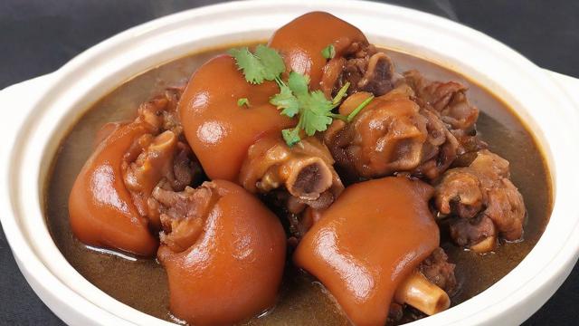 高压锅炖猪蹄的详细步骤与技巧,轻松做出美味佳肴 第1张 高压锅炖猪蹄的详细步骤与技巧,轻松做出美味佳肴 第1张