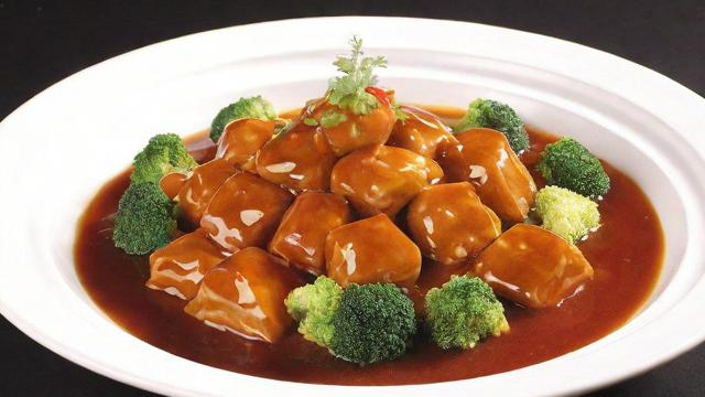 菜品名称大全：中华八大菜系与创意健康菜品的深度解析