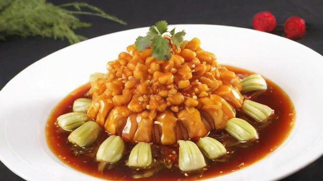 什么花可以吃:可食用花卉的种类、健康益处及烹饪技巧 第2张 什么花可以吃:可食用花卉的种类、健康益处及烹饪技巧 第2张