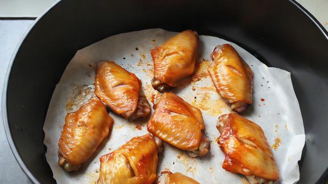 空气炸锅烤鸡翅技巧大全:外酥里嫩的美味秘籍 第2张 空气炸锅烤鸡翅技巧大全:外酥里嫩的美味秘籍 第2张