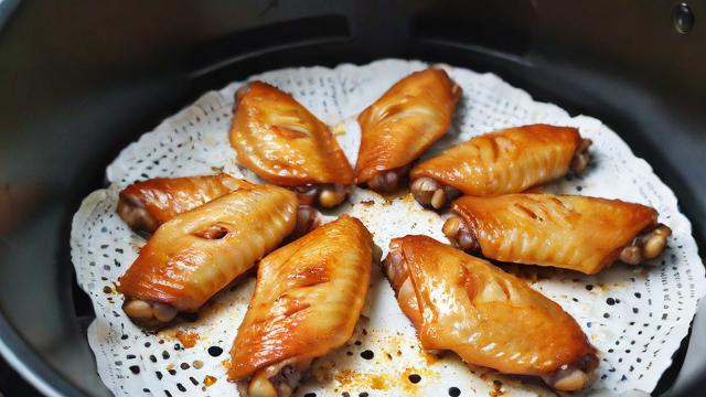 空气炸锅烤鸡翅技巧大全:外酥里嫩的美味秘籍 第3张 空气炸锅烤鸡翅技巧大全:外酥里嫩的美味秘籍 第3张