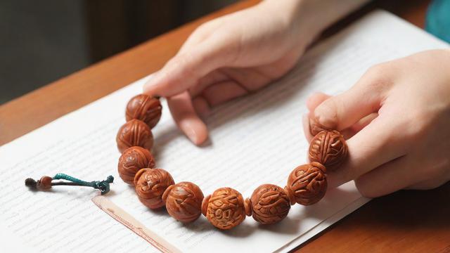 手串打结图解教程：轻松学会制作精美手串的技巧与方法