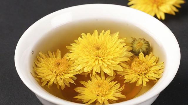 菊花怎么吃才更健康？从菊花茶到创意菜肴全解析