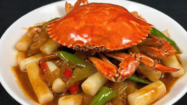 螃蟹怎么炒好吃 教你轻松做出美味的螃蟹炒年糕和姜葱蟹