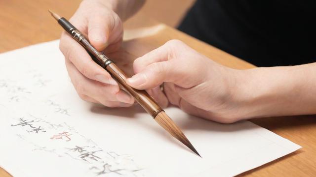 毛笔怎么拿:从基础到进阶的握笔技巧全解析 第2张 毛笔怎么拿:从基础到进阶的握笔技巧全解析 第2张