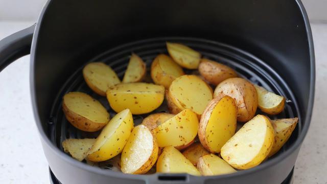空气炸锅炸土豆:健康美味的烹饪技巧与创意菜谱大全 第3张 空气炸锅炸土豆:健康美味的烹饪技巧与创意菜谱大全 第3张