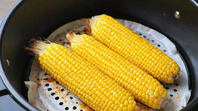 空气炸锅烤玉米技巧大全：简单易学，健康美味一步到位