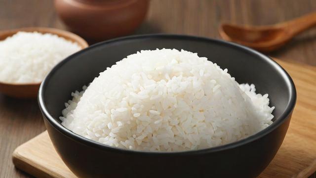 蒸米饭放多少水最适宜?不同米种与电饭煲功率的水量调整技巧 第2张 蒸米饭放多少水最适宜?不同米种与电饭煲功率的水量调整技巧 第2张