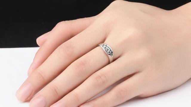 带戒指的含义全解析:不同手指、左右手及文化背景下的深刻象征 第3张 带戒指的含义全解析:不同手指、左右手及文化背景下的深刻象征 第3张