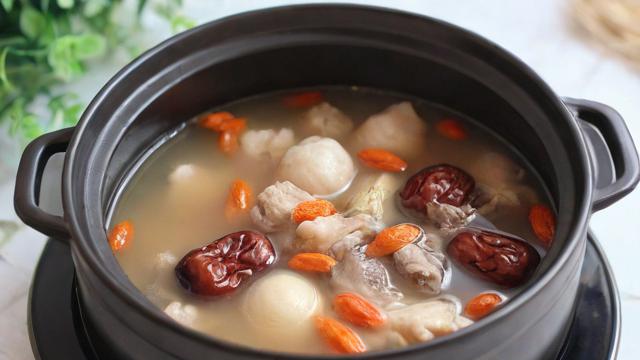 电炖锅食谱大全：轻松掌握四季美食与养生甜品制作技巧