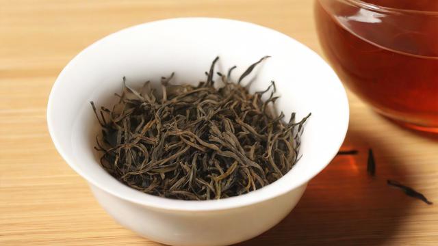 红茶制作工艺全解析：从采摘到干燥的精湛技艺