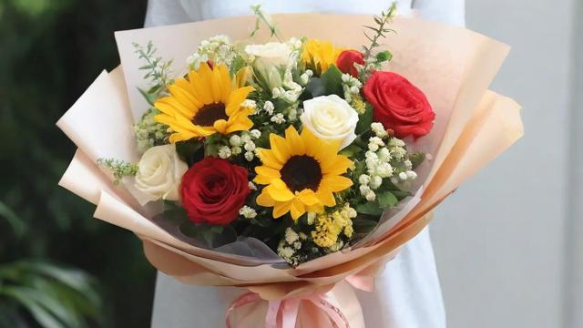 送花的含义全解析:不同场合、节日与对象的鲜花选择指南 第2张 送花的含义全解析:不同场合、节日与对象的鲜花选择指南 第2张