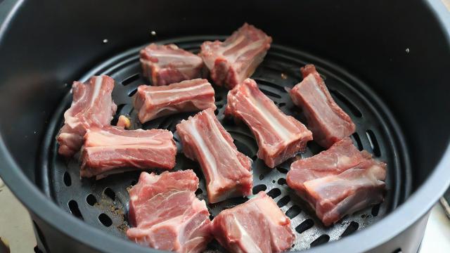 空气炸锅烤羊肉技巧：外酥里嫩的健康美味制作指南