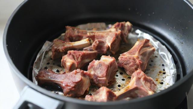 空气炸锅烤羊肉技巧:外酥里嫩的健康美味制作指南 第2张 空气炸锅烤羊肉技巧:外酥里嫩的健康美味制作指南 第2张