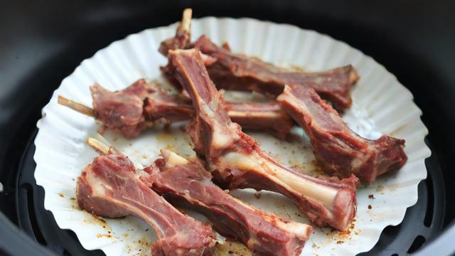 空气炸锅烤羊肉技巧:外酥里嫩的健康美味制作指南 第3张 空气炸锅烤羊肉技巧:外酥里嫩的健康美味制作指南 第3张