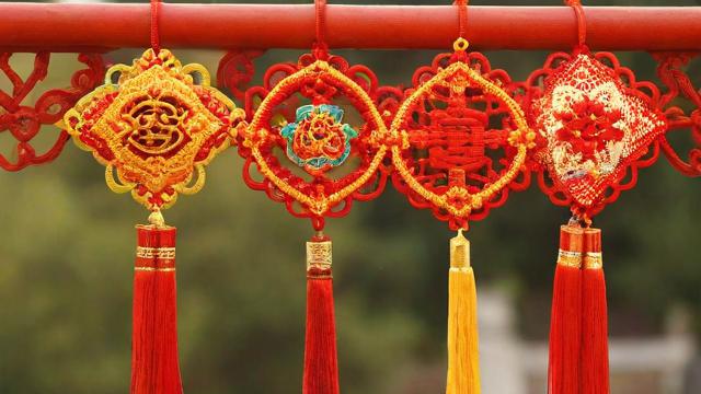中国结怎么挂才最吉利?位置、颜色风水全解析 第2张 中国结怎么挂才最吉利?位置、颜色风水全解析 第2张