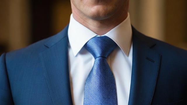 男士领带品牌选购指南:全球与国内知名品牌对比及未来趋势预测 第3张 男士领带品牌选购指南:全球与国内知名品牌对比及未来趋势预测 第3张
