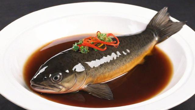 鲟鱼怎么处理？从清洗到烹饪的完整指南，轻松做出鲜嫩美味