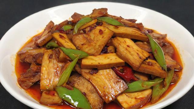 豆干回锅肉的做法与家常变体，香辣下饭的川味经典