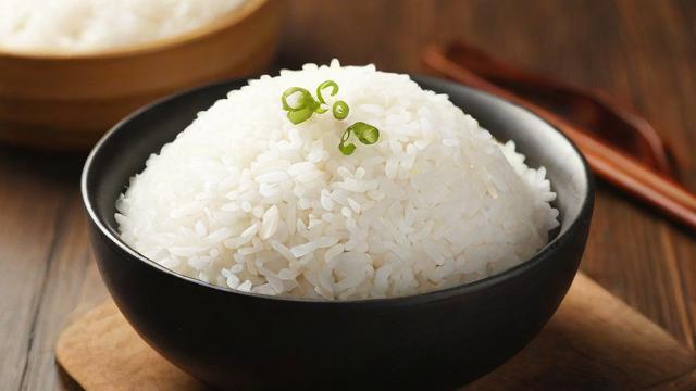 米饭蒸多久才好吃 掌握各类米种最佳蒸煮时间技巧