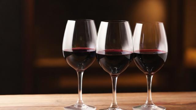 红酒怎么开及开瓶后保存技巧,优雅品酒从这里开始 第2张 红酒怎么开及开瓶后保存技巧,优雅品酒从这里开始 第2张