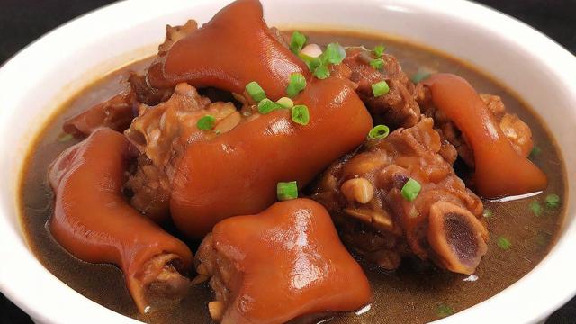 猪脚炖多久最入味?掌握最佳时间与技巧,轻松做出美味佳肴 第2张 猪脚炖多久最入味?掌握最佳时间与技巧,轻松做出美味佳肴 第2张