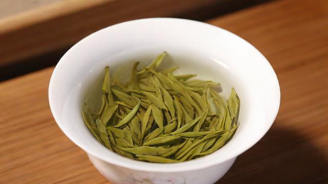 什么是白茶：全面解析白茶的定义、种类、功效与产地分布  第2张