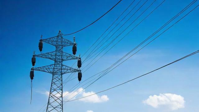 高压线安全距离全解析:国家标准与实际应用指南 第4张 高压线安全距离全解析:国家标准与实际应用指南 第4张