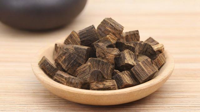 沉香的功效与作用:调理气血、安神助眠的珍贵中药材 第2张 沉香的功效与作用:调理气血、安神助眠的珍贵中药材 第2张