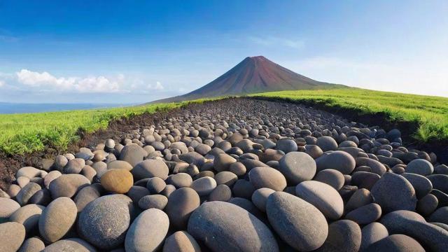 火山石的作用有哪些？揭秘天然多孔石在农业、建筑与健康中的10大应用