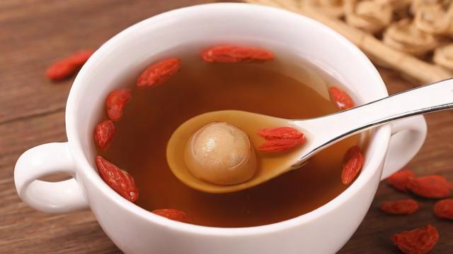 枸杞桂圆茶的功效与制作方法,提升免疫力、改善睡眠的养生佳品 第4张 枸杞桂圆茶的功效与制作方法,提升免疫力、改善睡眠的养生佳品 第4张