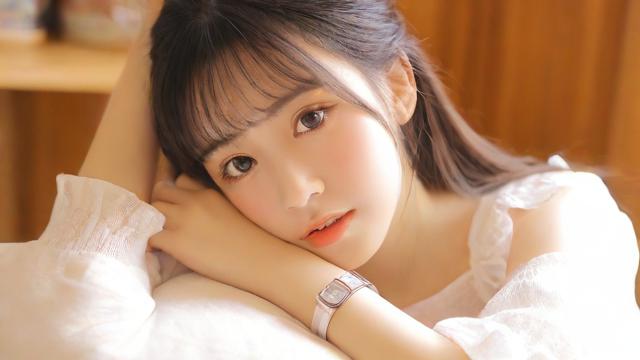 揭秘表妹的朋友圈：从动态看她的生活与社交角色