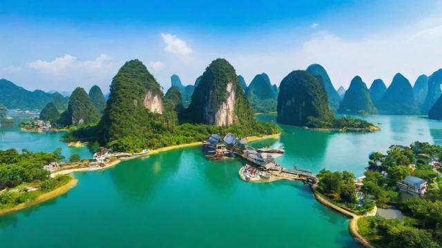 AAAA级景区:了解评定标准与未来发展,打造高品质旅游体验 第3张 AAAA级景区:了解评定标准与未来发展,打造高品质旅游体验 第3张