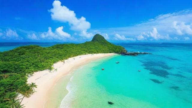 探索海南省临高县的自然风光与文化魅力，发现独特旅游体验
