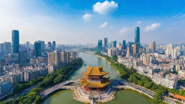 贵阳市中心旅游攻略：地理位置、历史文化与吃住玩乐全指南