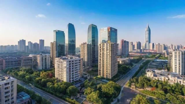 武汉江景房市场分析:地段、价格与投资潜力全解析 第2张 武汉江景房市场分析:地段、价格与投资潜力全解析 第2张
