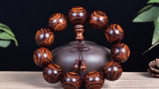 印尼黑酸枝:特性、保养技巧及价格趋势分析 第3张 印尼黑酸枝:特性、保养技巧及价格趋势分析 第3张