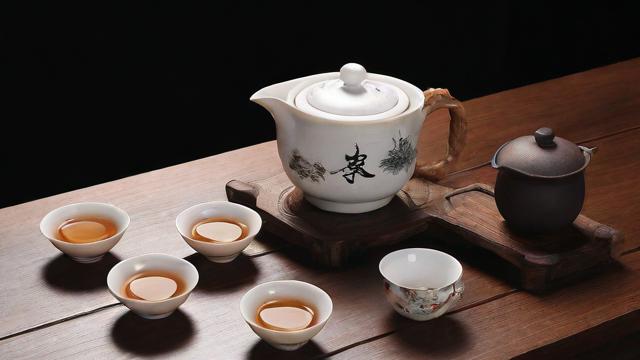 功夫茶茶具选购指南:历史、种类与搭配艺术全面解析 第2张 功夫茶茶具选购指南:历史、种类与搭配艺术全面解析 第2张