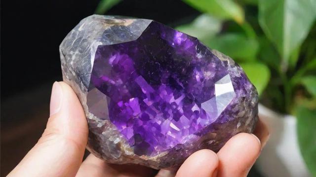 紫水晶原石价格、产地及投资收藏全解析 第2张 紫水晶原石价格、产地及投资收藏全解析 第2张