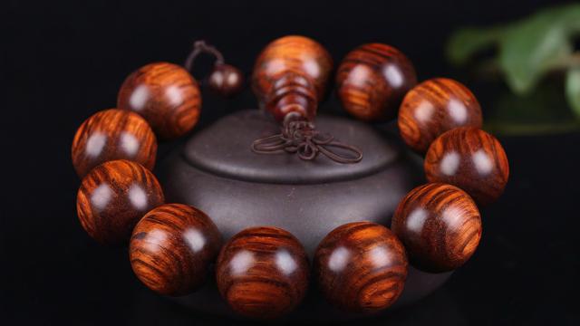 血龙木手串的功效与选购技巧,让你轻松挑选高品质饰品 第3张 血龙木手串的功效与选购技巧,让你轻松挑选高品质饰品 第3张