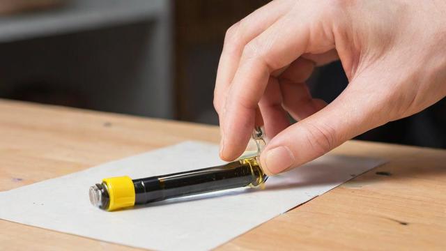 101胶水使用指南:高效粘合各种材质,轻松解决家庭维修与创意制作难题 第3张 101胶水使用指南:高效粘合各种材质,轻松解决家庭维修与创意制作难题 第3张