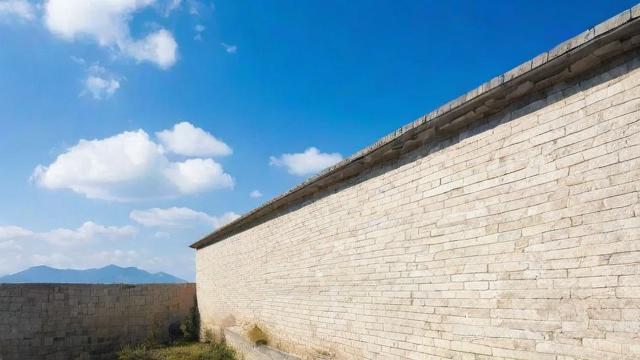承重墙多厚才合适?不同材质和环境下的厚度标准全解析 第2张 承重墙多厚才合适?不同材质和环境下的厚度标准全解析 第2张
