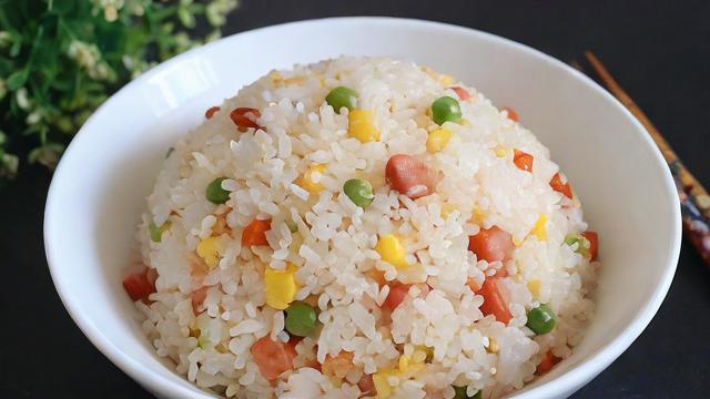 电饭煲怎么蒸米饭才香软可口?掌握水量和技巧轻松搞定完美米饭 第3张 电饭煲怎么蒸米饭才香软可口?掌握水量和技巧轻松搞定完美米饭 第3张