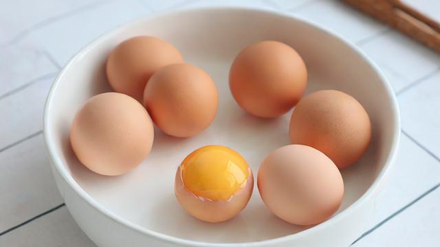微波炉煮鸡蛋技巧大全：快速、安全又美味的烹饪方法