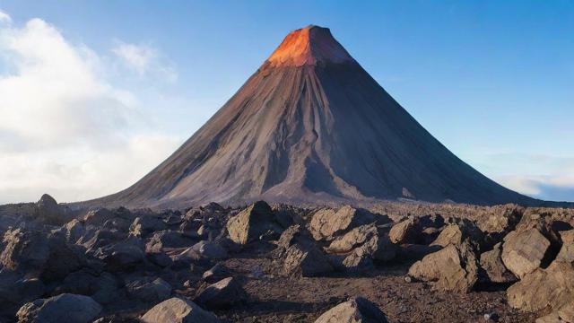 火山岩石材的特性、用途及维护方法全解析 第2张 火山岩石材的特性、用途及维护方法全解析 第2张