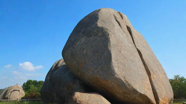 花岗岩属于哪种岩石类型?全面解析花岗岩的定义、组成及应用 第2张 花岗岩属于哪种岩石类型?全面解析花岗岩的定义、组成及应用 第2张