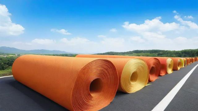 土工布作用全解析:道路、水利与边坡防护中的关键应用 第2张 土工布作用全解析:道路、水利与边坡防护中的关键应用 第2张