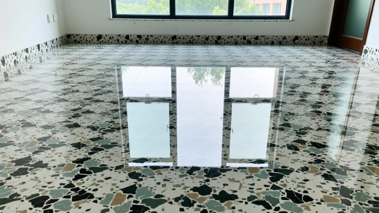 水磨石地面翻新多少钱一平?3步恢复镜面光泽,省钱又环保的修复秘诀 第3张 水磨石地面翻新多少钱一平?3步恢复镜面光泽,省钱又环保的修复秘诀 第3张