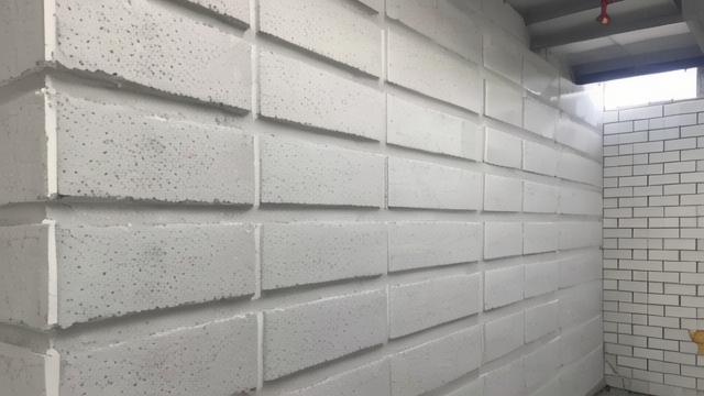 轻质隔墙砖施工技巧与选购指南,让装修更省心高效 第2张 轻质隔墙砖施工技巧与选购指南,让装修更省心高效 第2张